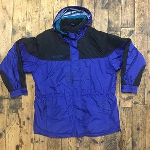 Columbia blue and black winter Jacket. 90s style size large. Classic, winter